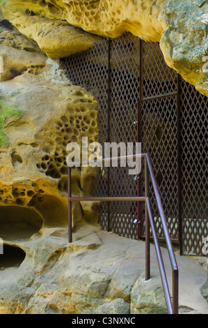 Eingangstor Schutz Cachuma indische Höhlenmalereien, malte Cave State Historic Landmark, in der Nähe von Santa Barbara, Kalifornien Stockfoto