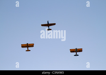 Lakeland Florida, erster Freitag Sun'n Fun Festival, kommerzieller Linienflugzeug Flugzeug Flugzeug Flugzeug Flugzeug, Formation, antik, Himmel, Doppeldecker, Besucher reisen t Stockfoto