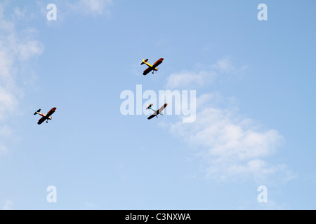 Lakeland Florida, erster Freitag Sun'n Fun Festival, kommerzieller Linienflugzeug Flugzeug Flugzeug Flugzeug Flugzeug, Formation, antik, Himmel, Doppeldecker, Besucher reisen t Stockfoto