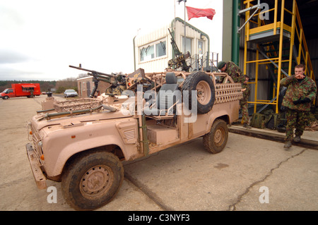 Rosa Landrover etwa hundert Serie IIA 109 wurden durch die SAS für Wüste Gebrauch angepasst. Pfad-Finder-Zug Leben Brenn- Stockfoto