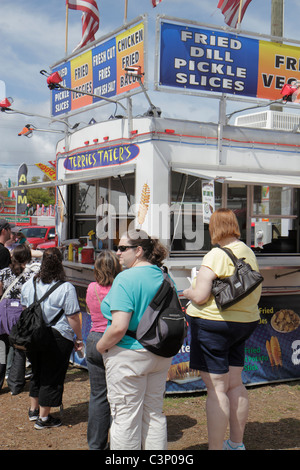 Florida, Hillsborough County, Plant City, Florida Strawberry Festival, Karneval, Essen, übergewichtig übergewichtig übergewichtig fettleibig fett schwere prall Rotunde stout, Frau weiblich wo Stockfoto