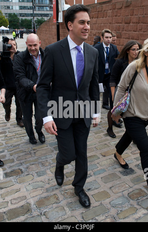 Neue Arbeit-Parteichef ED Miliband kommt bei Labour Party-Jahrestagung 2010 in Manchester Central am Sonntag, den 26. September. Stockfoto