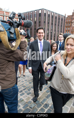 Neue Arbeit-Parteichef ED Miliband kommt bei Labour Party-Jahrestagung 2010 in Manchester Central am Sonntag, den 26. September. Stockfoto