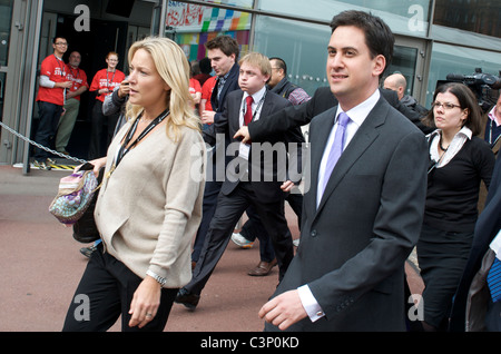 Neue Arbeit-Parteichef ED Miliband kommt bei Labour Party-Jahrestagung 2010 in Manchester Central am Sonntag, den 26. September. Stockfoto
