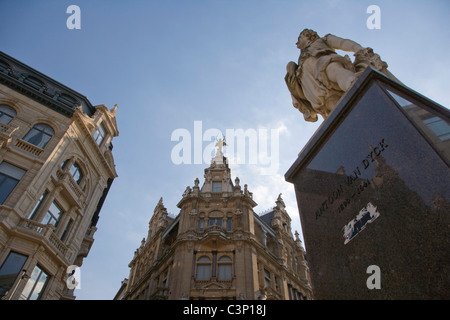 Antoon van Dyck Denkmal an der Leystreet und Meier Straße Kreuzung. Antwerpen-Belgien Stockfoto