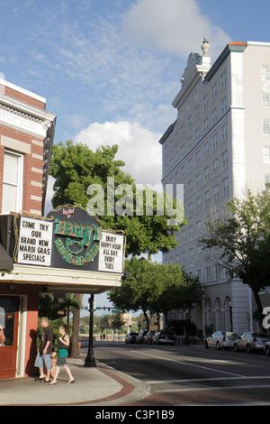 Lakeland Florida, Harry's Seafood Bar & Grille, Downtown, Straßenszene, Gebäude, Skyline der Stadt, Besucher reisen Tourist Stockfoto