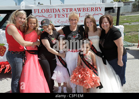 Plant City Florida, South Evers Street, Florida Strawberry Festival, Grand Parade, Schönheitskönigin, Gericht, Familie Familien Eltern Eltern Kind Kinder, Teenager t