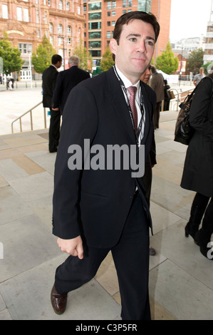 Andy Burnham, Labour Schatten Staatssekretär für Bildung, gibt ein Interview vor Manchester Central bei Labour Party Stockfoto