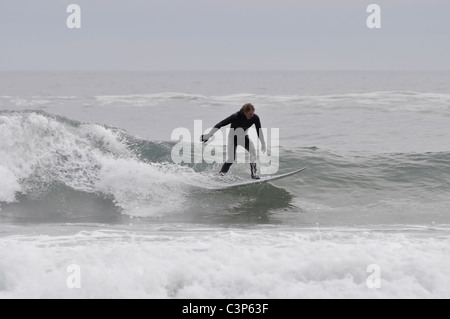 Surfen in Porth Ceiriad Abersoch auf der Lleyn-Halbinsel Stockfoto