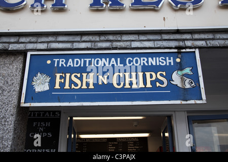 Melden Sie über eine traditionelle Fisch- und Chip-Shop, St. Ives, Cornwall an Stockfoto