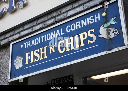Melden Sie über eine traditionelle Fisch- und Chip-Shop, St. Ives, Cornwall an Stockfoto
