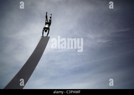 Moderne Skulptur außerhalb Drake Zirkus-Einkaufszentrum in Plymouth, England. Stockfoto