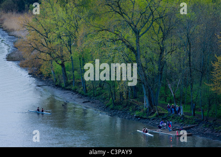 Crew-Wettbewerbe im Mohawk River in der Nähe von Rexford Bridge, New York Zentralstaat Stockfoto