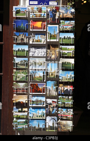 Postkarten zum Verkauf in Salisbury, Großbritannien Stockfoto