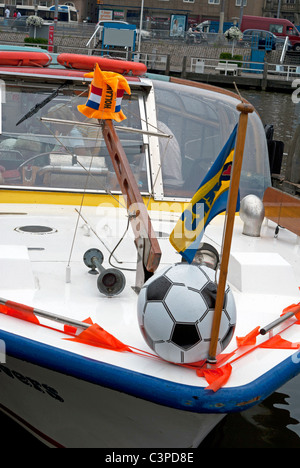 Eine niederländische Fußball-Anhänger Boot in Amsterdam Stockfoto