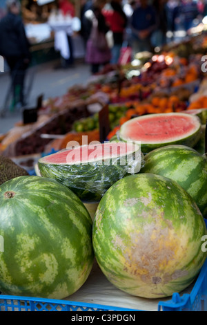 Melonen auf einen wöchentlichen Bauernmarkt Stockfoto