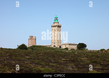 Die alte (links) und neue (rechts) Leuchttürme auf dem Cap Frehel Costa Smeralda Bretagne Frankreich Stockfoto