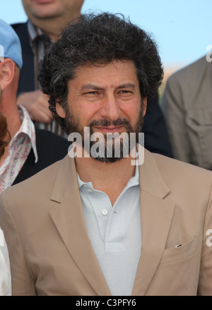 RADU MIHAILEANU der europäischen Regisseuren PHOTOCALL CANNES FILM FESTIVAL 2011 PALAIS DES FESTIVAL CANNES Frankreich 16 Mai 2011 Stockfoto