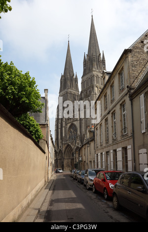 Street View von Notre-Dame de Bayeux Kathedrale Bayeux Normany Frankreich Stockfoto