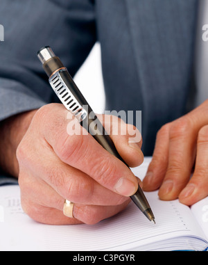 Nahaufnahme Bild von Hand schreiben in der Business-Molkerei. Stockfoto