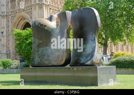 London, Westminster, Parliament Square, Henry Moore 1962 Skulptur oder Statue Knife Edge 2 oder 2 Stück niemand keine Menschen Stockfoto