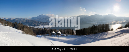 Österreich, Salzkammergut, See Mondsee, Mount Schafberg im Hintergrund Stockfoto