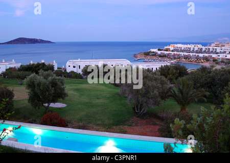 Sonnenuntergang und Strand im Luxushotel, Kreta, Griechenland Stockfoto