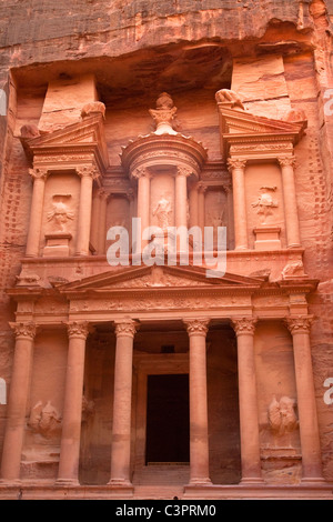 Der Tempel oder die Schatzkammer in Petra, Jordanien. Stockfoto