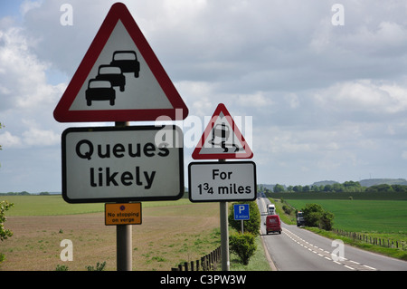 Warteschlange anmelden A303 in der Nähe von Stonehenge, Salisbury Plain, Wiltshire, England, Vereinigtes Königreich Stockfoto