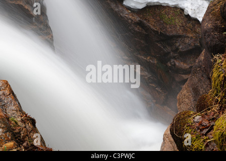 Franconia Notch State Park - Lawine fällt in Lincoln, New Hampshire USA während der Frühlingsmonate. Stockfoto