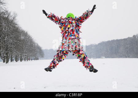 Deutschland, Köln, Senior Mann in Tracht, springen Stockfoto