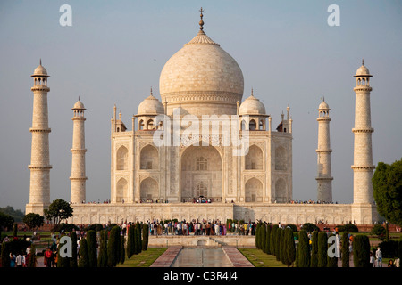 Ansicht des Taj Mahal, berühmten Denkmal und Mausoleum, UNESCO-Weltkulturerbe in Agra, Uttar Pradesh, Indien, Asien Stockfoto