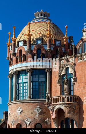 Barcelona, San Paul Hospital wurde von Lluis Domenech I Montaner entworfen und zwischen 1905 und 1908 erbaut. Stockfoto