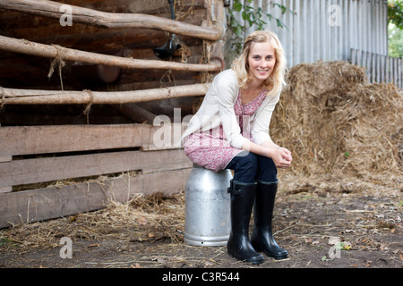 Deutschland, Sachsen, junge Frau, Lächeln, Porträt Stockfoto