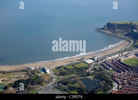 Scarborough North Bay aus der Luft, North Yorkshire, Nordengland Stockfoto