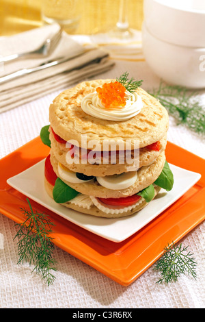 Blinis Turm. Rezept zur Verfügung. Stockfoto