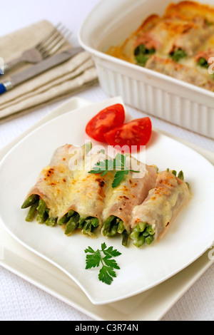 Grüne Bohnen-Brötchen mit Schinken. Rezept zur Verfügung. Stockfoto