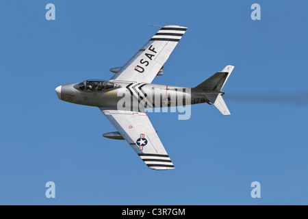 Eine klassische veteran Düsenjäger der USAF - The North American F86 Sabre Kämpfer im Flug Stockfoto