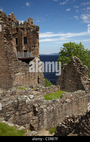 Ruinen von Urquhart Castle am Loch Ness See Stockfoto