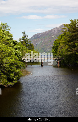 Jahrhunderte alte Bock Stil Holzbrücke in Fort Augustus Stockfoto