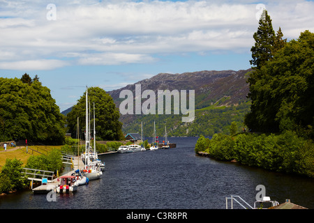 Kanal mit Yachten am Fort Augustus, Schottland, Loch Ness Stockfoto