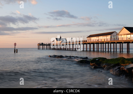 Southwold Pier bei Sonnenaufgang, Suffolk, England, UK Stockfoto