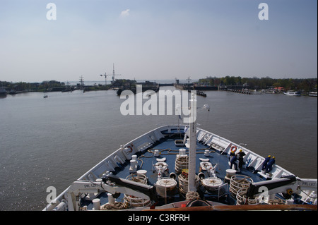 MS 'Marco Polo' nähert sich Brunsbuttel Schleusen, Nord-Ostsee-Kanal, Schleswig-Holstein, Deutschland. Archivbild, verschrottet 2021 Stockfoto