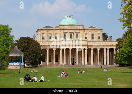 Die Pittville Pump Room in Pittville Park Cheltenham Gloucestershire England UK GB Stockfoto