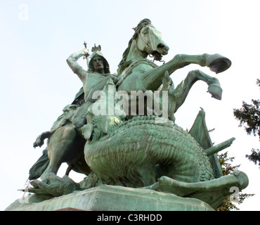 St George töten den Drachen Skulptur Stockfoto