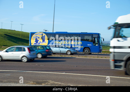 Megabus auf der Autobahn M62 (in der Nähe von Huddersfield). Stockfoto