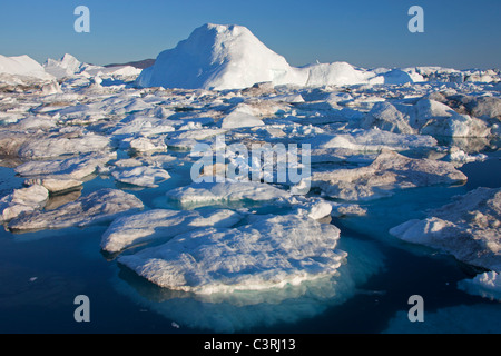 Eisberge, aufgenommen auf der UNESCO Liste des Weltkulturerbes, einem Eisfjord, Disko-Bucht, West-Grönland, Grönland Stockfoto