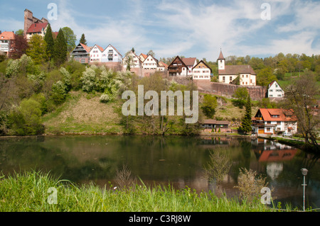 Stadtbild Ansicht der alten Stadt Berneck mit der berühmten Burg, Kreis Calw, Schwarzwald, Baden-Württemberg, Deutschland Stockfoto