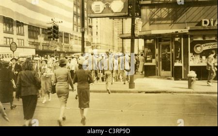 Grand River W Detroit Michigan 1940 Autostadt belebten Straße Fußgänger Weltwirtschaftskrise Ära Stockfoto