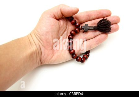 Perle-Roll mit Holzelementen isoliert auf weißem Hintergrund In einer hand Stockfoto